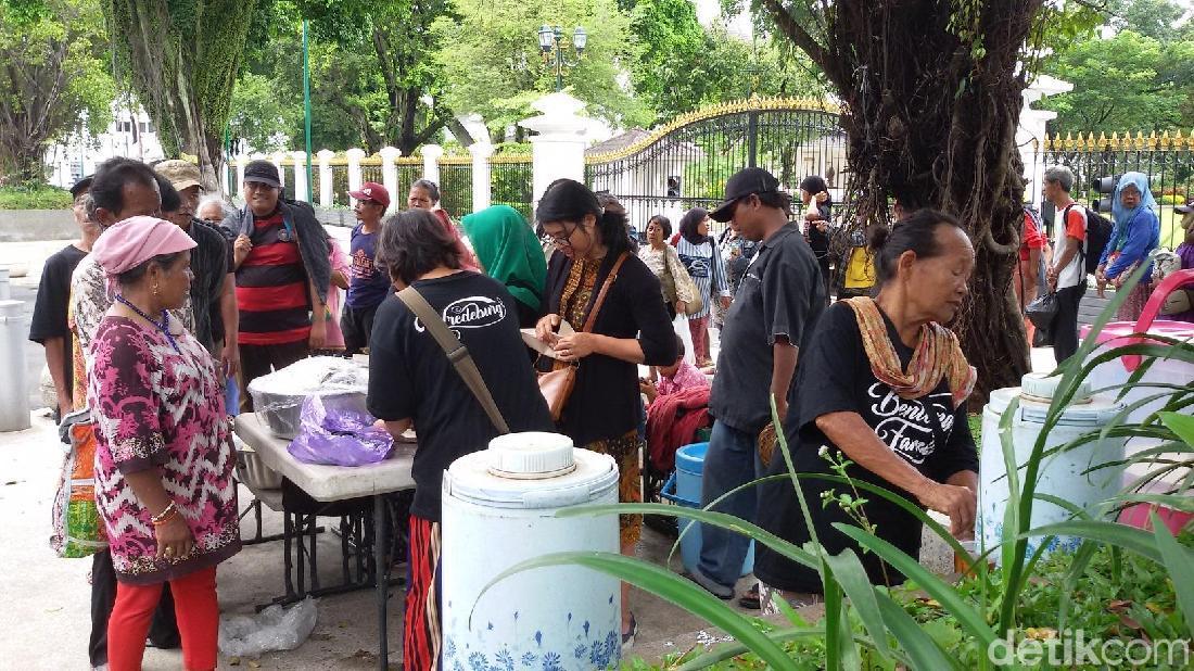 ada warung makan siang gratis tiap jumat di yogyakarta